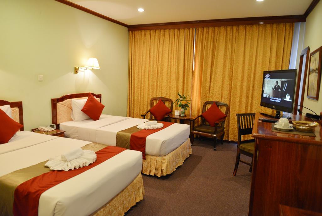 Angkor Hotel Siem Reap Exterior foto